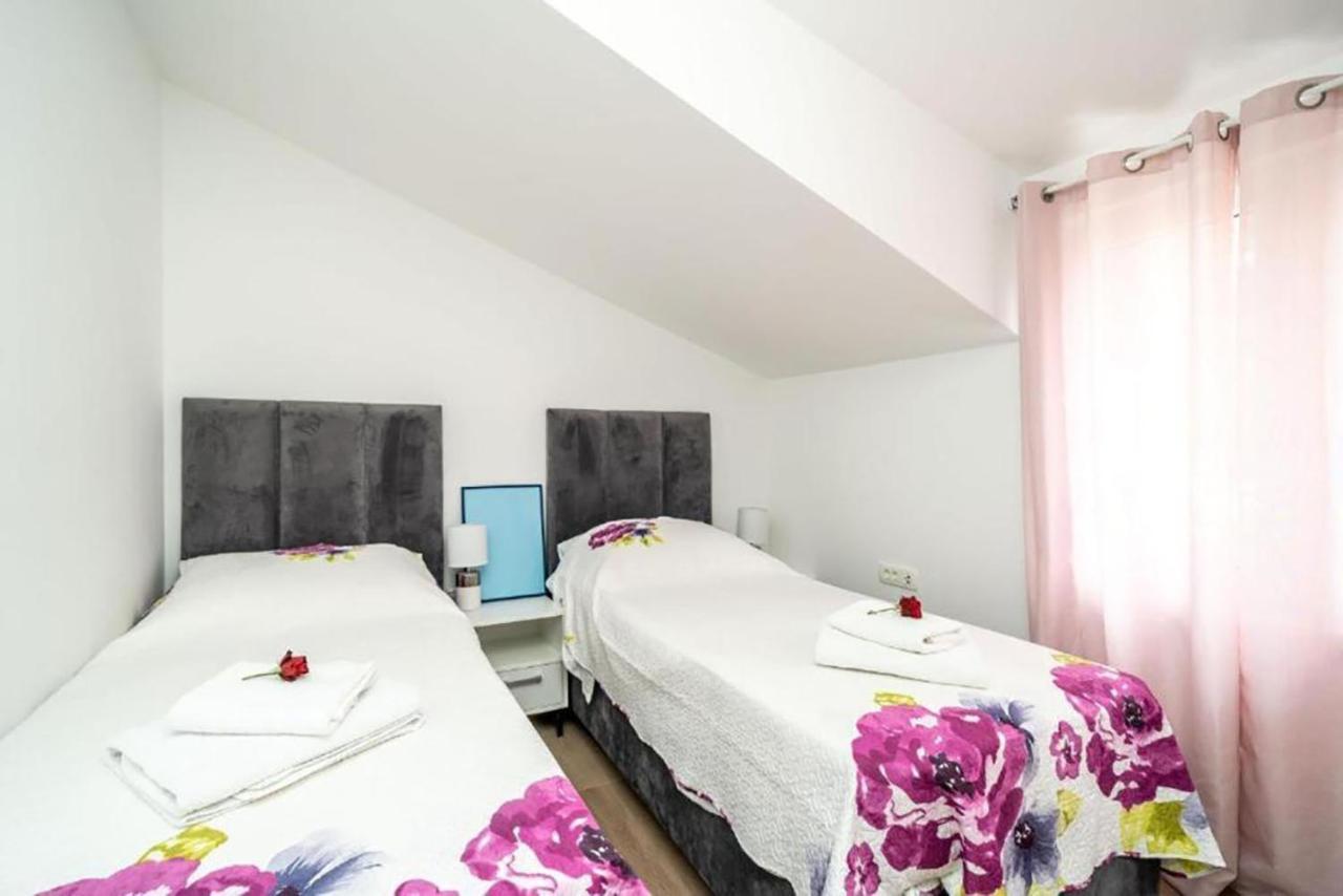 Apartment Matej Mokosica Bagian luar foto