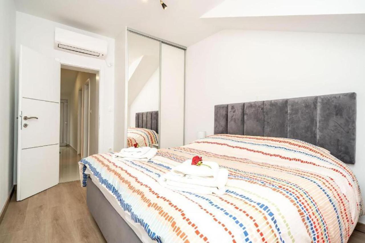 Apartment Matej Mokosica Bagian luar foto